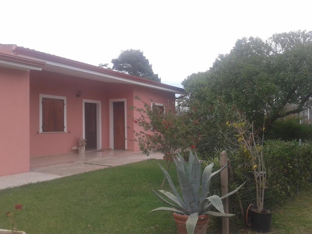 La Contea Panzió SantʼAnna Arresi Kültér fotó