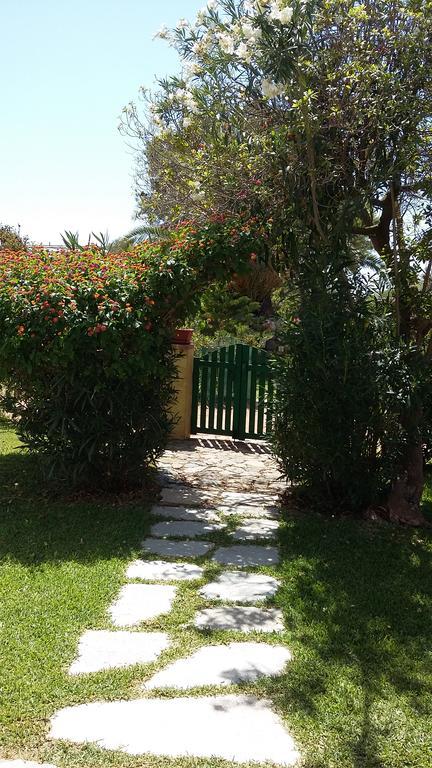 La Contea Panzió SantʼAnna Arresi Kültér fotó